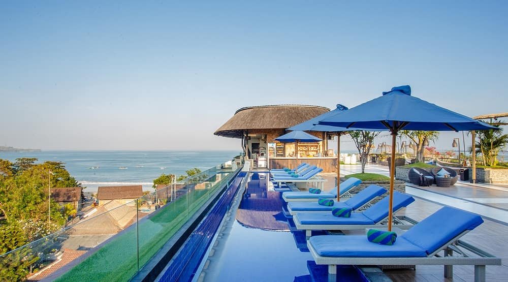 enjoy paradise in a luxuty hotel